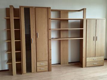 Wandmeubel beschikbaar voor biedingen