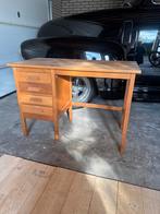 Vintage Houten Bureau met Lades, Ophalen, Gebruikt, Bureau