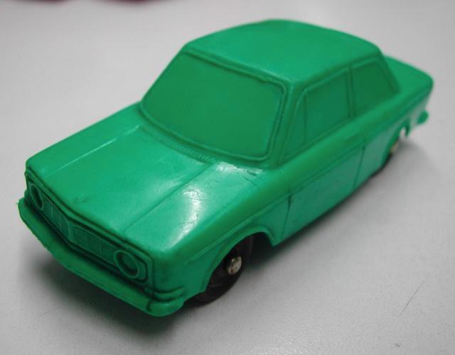 Volvo 142 groen oranje zacht plastic. Galanite. Zweden 1:43, Hobby en Vrije tijd, Modelauto's | 1:43, Gebruikt, Auto, Overige merken