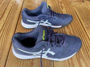 Asics tennisschoenen beschikbaar voor biedingen