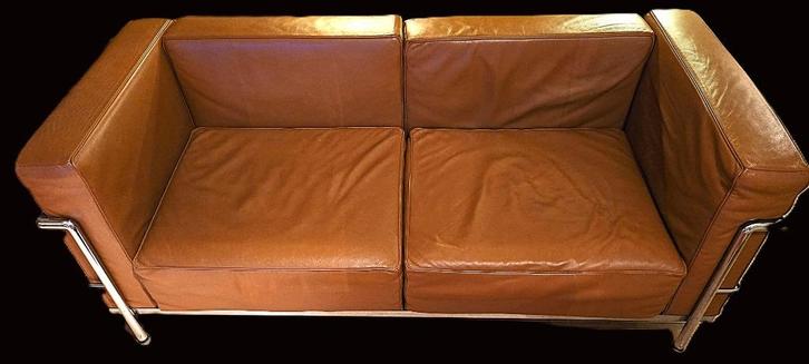 Replica CORBUSIER LC2-tweezitsbank cognac, Huis en Inrichting, Banken | Sofa's en Chaises Longues, Zo goed als nieuw, Tweepersoons