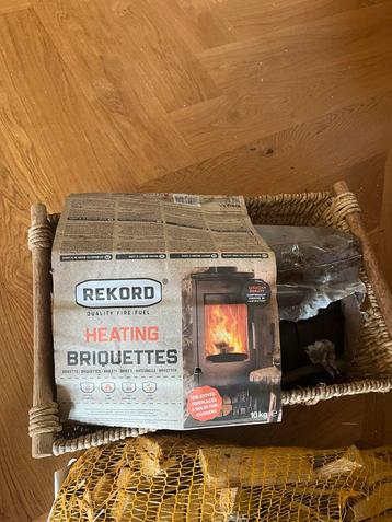 Briketten 10kg - 13 pakken beschikbaar voor biedingen