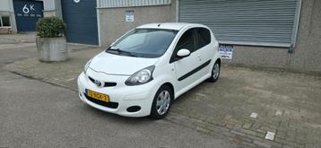 Toyota Aygo 1.0 12V Vvt-i 5DRS MMT 2010 Wit AUTOMAAT beschikbaar voor biedingen