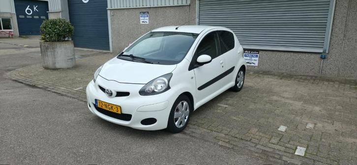 Toyota Aygo 1.0 12V Vvt-i 5DRS MMT 2010 Wit AUTOMAAT, Auto's, Toyota, Particulier, Aygo, ABS, Airbags, Airconditioning, Alarm