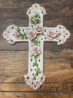 Antiek Keramisch Kruis met Rozen capodimonte, Antiek en Kunst, Ophalen of Verzenden