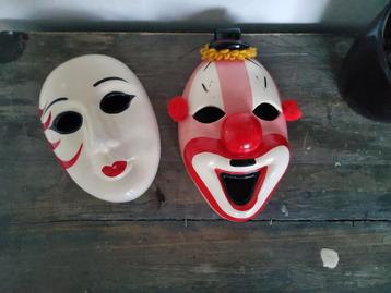 Set van 2 Vintage Maskers – Clown & Theatermasker beschikbaar voor biedingen