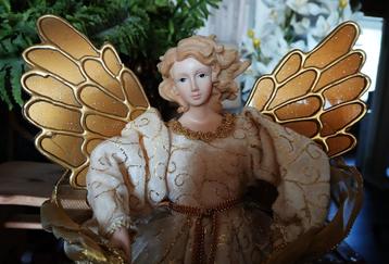 Kerst gouden engel hoogte 44 cm diameter stenen voet 13 cm beschikbaar voor biedingen
