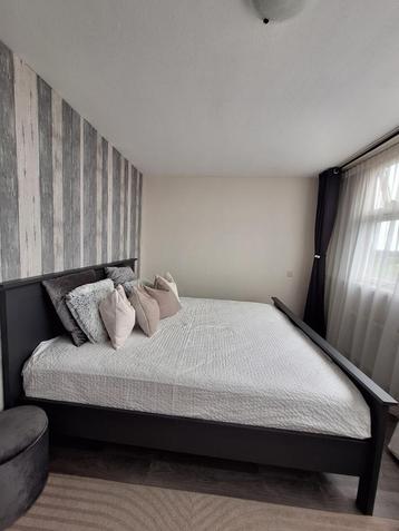 Antraciet Bed met Matras 180x200 beschikbaar voor biedingen