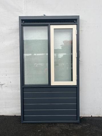 Raamkozijn met rechtsdraaiend raam en hor 125x225cm(KZ003) beschikbaar voor biedingen