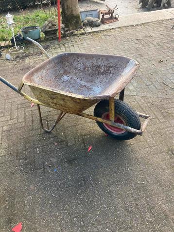 Kruiwagen in gebruikte staat maar nog hoed te gebruiken €10, beschikbaar voor biedingen