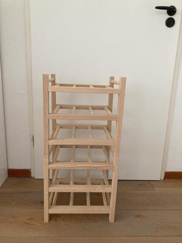 Houten wijnrek beschikbaar voor biedingen