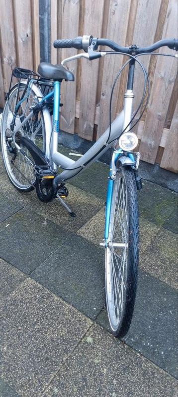 Dames fiets beschikbaar voor biedingen