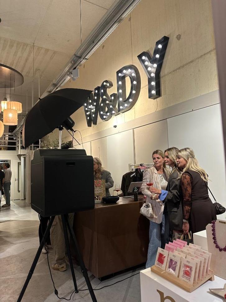 Photobooth te huur, Hobby en Vrije tijd, Feestartikelen | Verhuur, Nieuw, Geboorte of Huwelijk, Verzenden