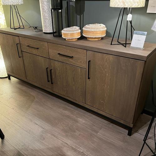 Dressoir Europe (Showroom model), Huis en Inrichting, Kasten | Dressoirs, Nieuw, 200 cm of meer, 25 tot 50 cm, Met lade(s), Met deur(en)
