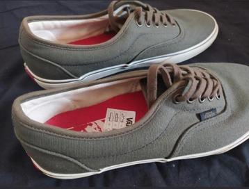 Vans, nieuw, Woman maat 9 (38)

Nieuw.

Kleur is groengrijs. beschikbaar voor biedingen