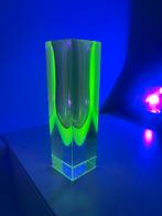 Uraniumglas vaas – strak design - murano, Ophalen