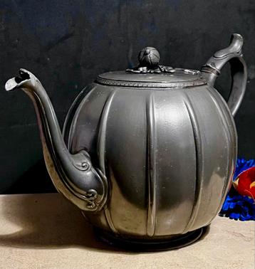 Vintage Tinnen Theepot beschikbaar voor biedingen