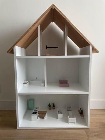 Dollhouse Minthe Groot Houten Poppenhuis met meubels beschikbaar voor biedingen