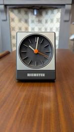 Vintage (Bauhaus) design Tafelklok - Aachen - Zeldzaam!, Ophalen of Verzenden, Zo goed als nieuw, Analoog, Wekker of Tafelklok