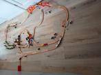 Houten treinbaan met veel toebehoren en elektrische trein, Kinderen en Baby's, Speelgoed | Houten speelgoed, Ophalen, Zo goed als nieuw