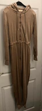 NIEUWE Jumpsuit, van fluweel met capuchon en zakken maat M, Kleding | Dames, Jumpsuits, Maat 38/40 (M), Beige, Nieuw, Ophalen of Verzenden