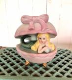 Vintage kitsch beeldje zeemeermin in schelp ( ongeglazuurd ), Antiek en Kunst, Antiek | Porselein, Ophalen of Verzenden