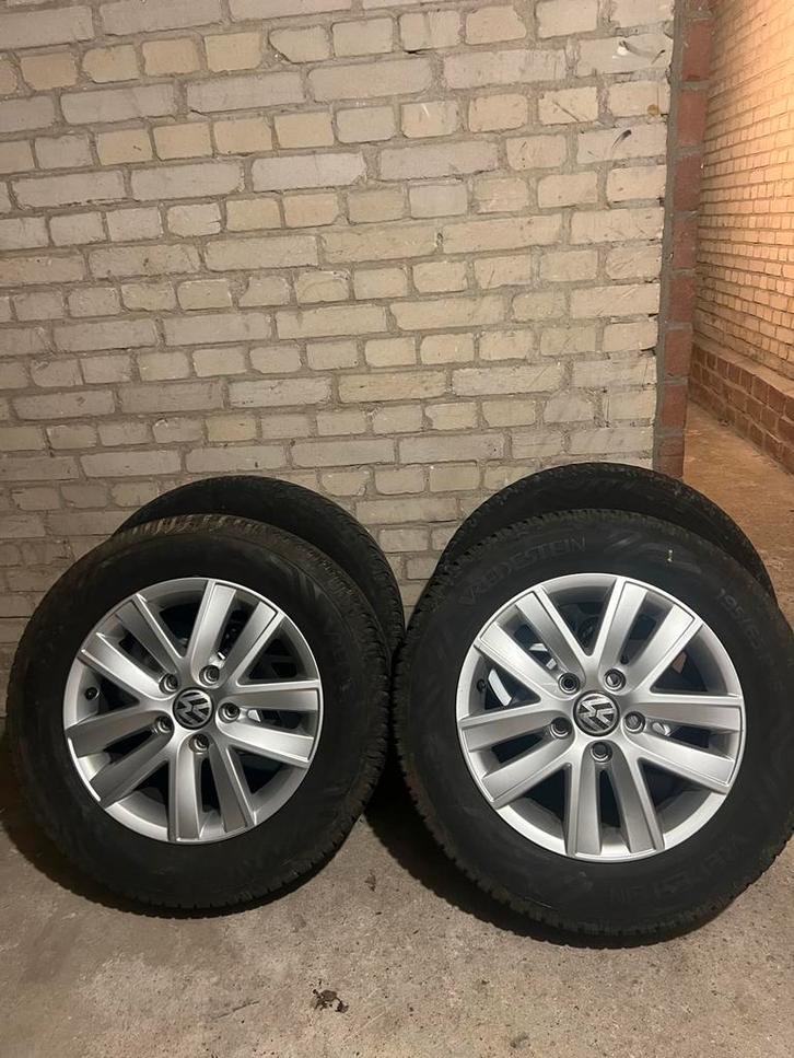 VW lichtmetalen velgen met All Season Banden 195/65 R15, Auto-onderdelen, Banden en Velgen, Banden en Velgen, All Season, 15 inch