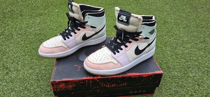 Nike Jordan 1 High Zoom Air CMFT EASTER edition., Kleding | Dames, Schoenen, Zo goed als nieuw, Sneakers of Gympen, Overige kleuren