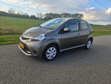 Toyota Aygo 1.0 VVT-i Aspiration 5deurs Airco LED verlichtin beschikbaar voor biedingen