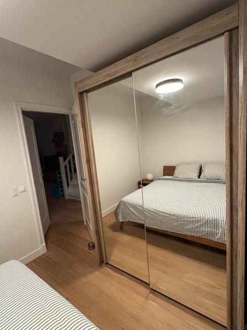 Ruime kledingkast met spiegeldeuren, Huis en Inrichting, Kasten | Kledingkasten, Zo goed als nieuw, 200 cm of meer, 50 tot 100 cm