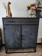 Te koop mooie zwarte kast., Ophalen, 100 tot 150 cm, Zo goed als nieuw, Industriële