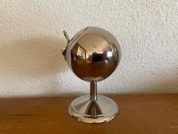Space age asbak op voet beschikbaar voor biedingen