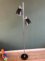 Vloerlamp met twee spots, Huis en Inrichting, Lampen | Vloerlampen, Ophalen, Gebruikt, Metaal, 150 tot 200 cm