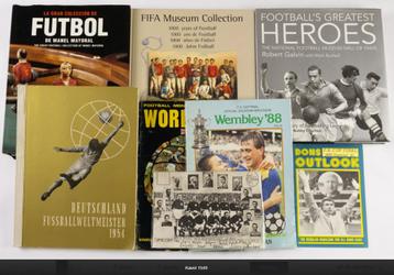 Verschillende voetbalboeken (FA Cup, foto AC Torino 1949 etc beschikbaar voor biedingen