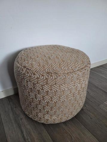 Loods5 poef  beschikbaar voor biedingen