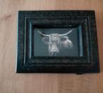 Te koop fotolijstje, schilderijtje Schotse hooglander, Minder dan 50 cm, Ophalen of Verzenden, Zo goed als nieuw, Schilderij