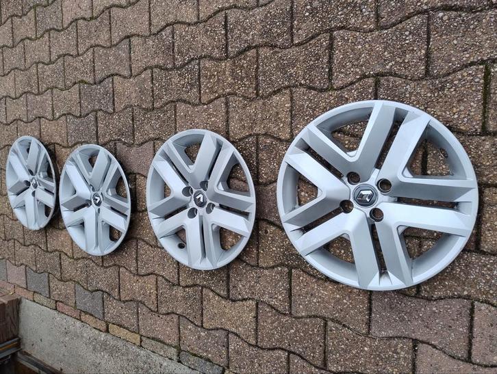 4 originele 16 inch wieldoppen voor Renault Clio uit 2020., Auto diversen, Wieldoppen, Gebruikt, Ophalen of Verzenden