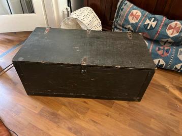 Militaire kist beschikbaar voor biedingen