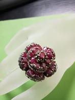 Prachtige Grote Sierlijke Zilveren Ring met veel Robijnen, Verzenden, Zilver, Ring, Met edelsteen