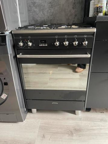 Smeg gasfornuis met oven beschikbaar voor biedingen