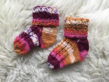 Lieve sokje in mooi kleurenverloop. Handgebreid beschikbaar voor biedingen