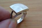 zilveren ring met parelmoer [813], Sieraden, Tassen en Uiterlijk, Verzenden, Zo goed als nieuw, 17 tot 18, Dame