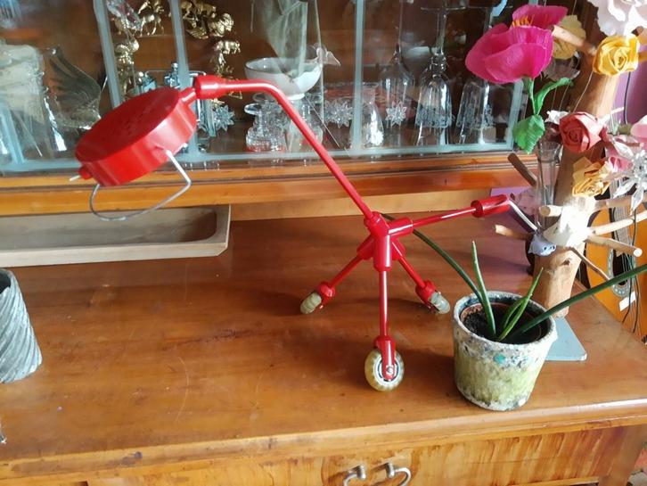 Iconische vintage Kila "Red Dog" lamp van Harry Allen / Ikea, Huis en Inrichting, Lampen | Tafellampen, Gebruikt, Minder dan 50 cm