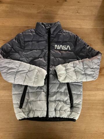 H&M tussenjas, maat 146/152, grijs met de letters NASA beschikbaar voor biedingen