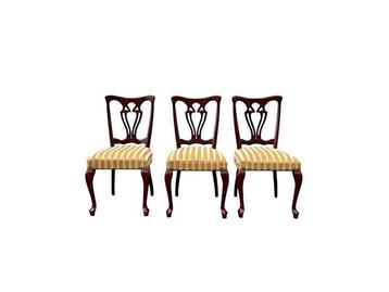 Notenhouten Eetkamerstoelen (3) beschikbaar voor biedingen