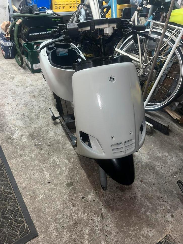 Zip type 3 snor frame, Fietsen en Brommers, Snorfietsen en Snorscooters, Zo goed als nieuw, Piaggio, Ophalen of Verzenden