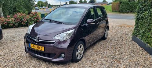 Toyota Verso-S 1.3 Vvt-i 2011  trekhaak + winterbandenset, Auto's, Toyota, Particulier, Verso-S, Benzine, B, MPV, Handgeschakeld