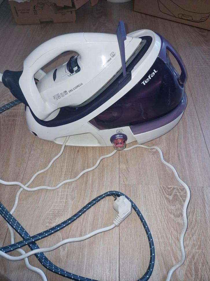 Perfect werkende Tefal stoomgenerator, Witgoed en Apparatuur, Stoomapparaten, Gebruikt, Kledingstomer, Ophalen of Verzenden