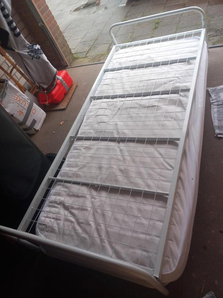 2 bedden, bedbodems, Huis en Inrichting, Slaapkamer | Bedden, Zo goed als nieuw, Eenpersoons, 90 cm, 190 cm of minder, Metaal