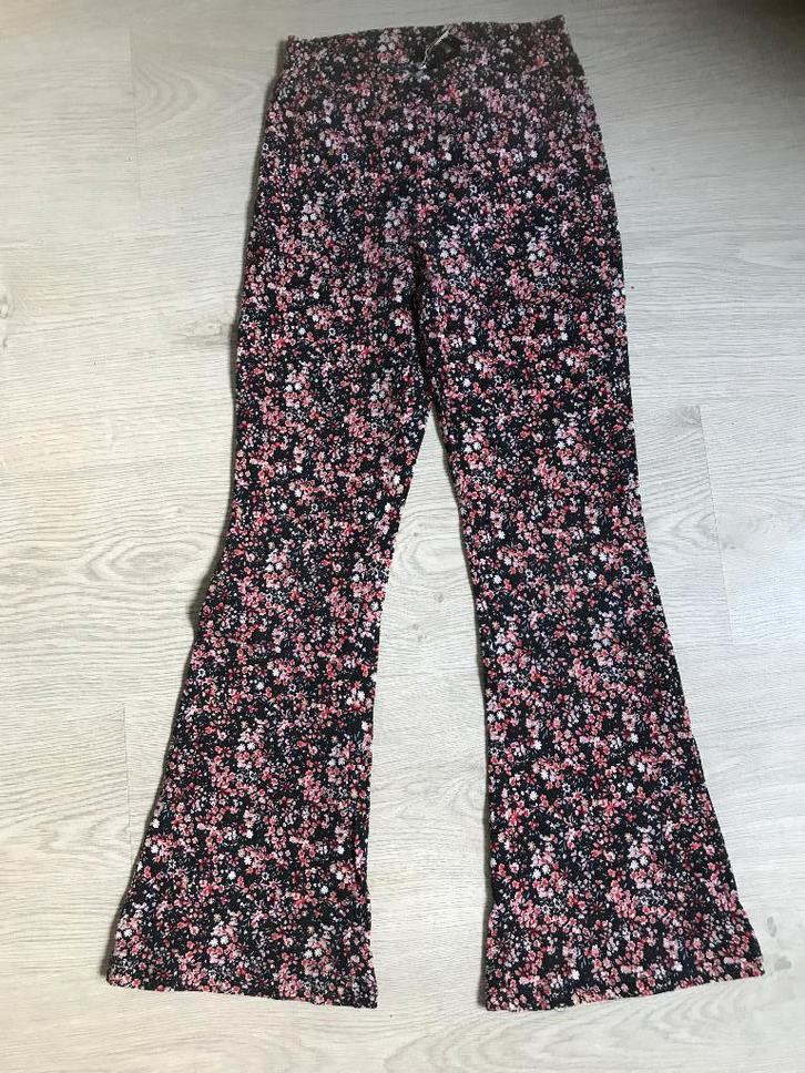 flared broekje (Garcia), Kinderen en Baby's, Kinderkleding | Maat 134, Gebruikt, Meisje, Broek, Ophalen of Verzenden